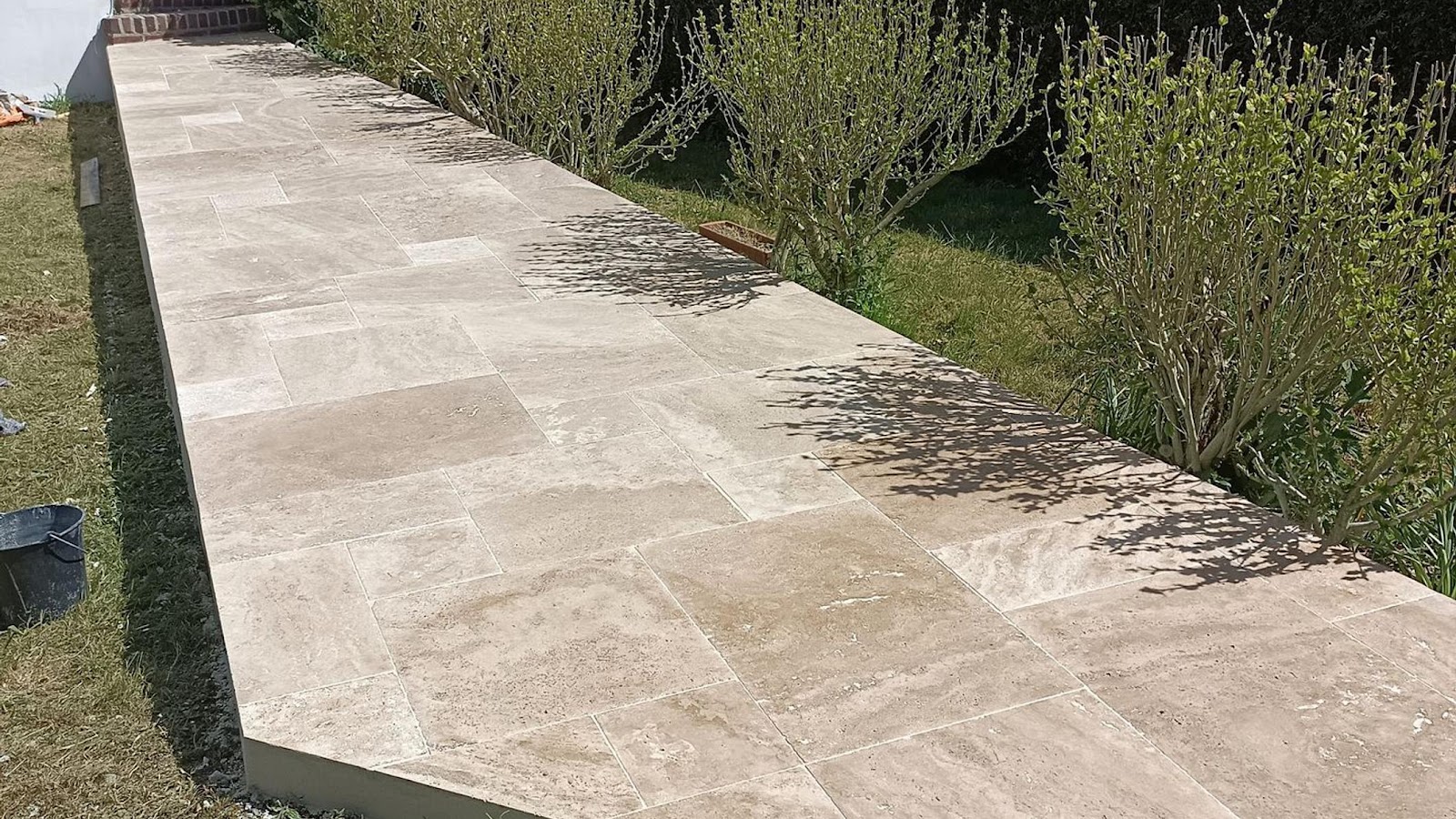 Coulage d'une dalle béton pour une future terrasse